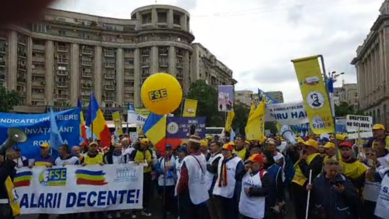 Profesorii rămân în grevă generală, în ciuda presiunilor