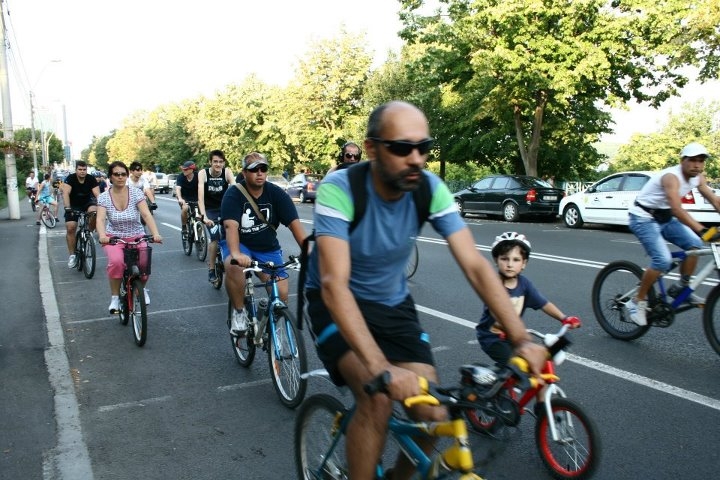 Sâmbătă seară e "Bicicleala de weekend"