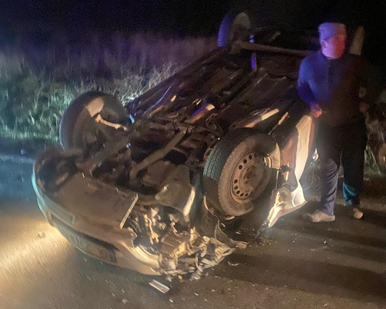 Doi copii și șase adulți, răniţi într-un accident rutier pe DN 25