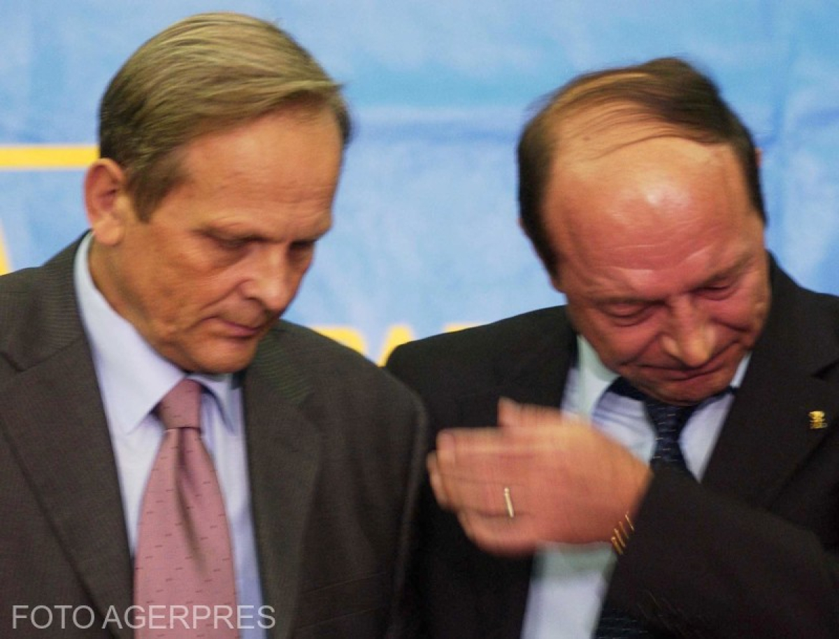 Ce-i mai mică și mai mică/Decât pensia de furnică?