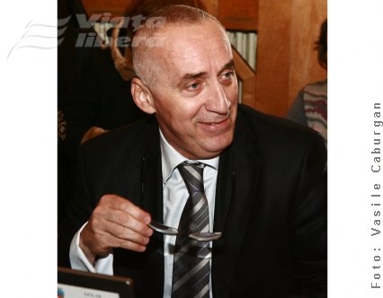 CL vrea să elimine dubla indemnizare a şefilor de societăţi edilitare