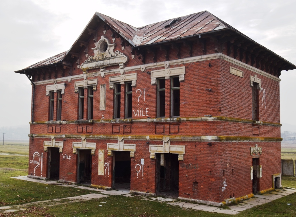 JAF şi NEPĂSARE pe linia ferată istorică Galaţi-Bârlad (FOTO)