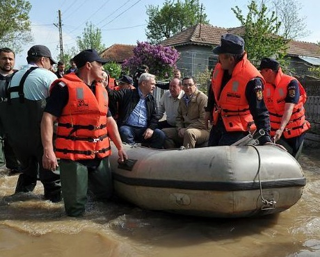Ne inundați sau nu ne dați?!