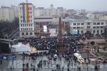 VRANCEA: Un cetăţean către Oprişan în Piaţa Unirii: "La puşcărie cu tine!"