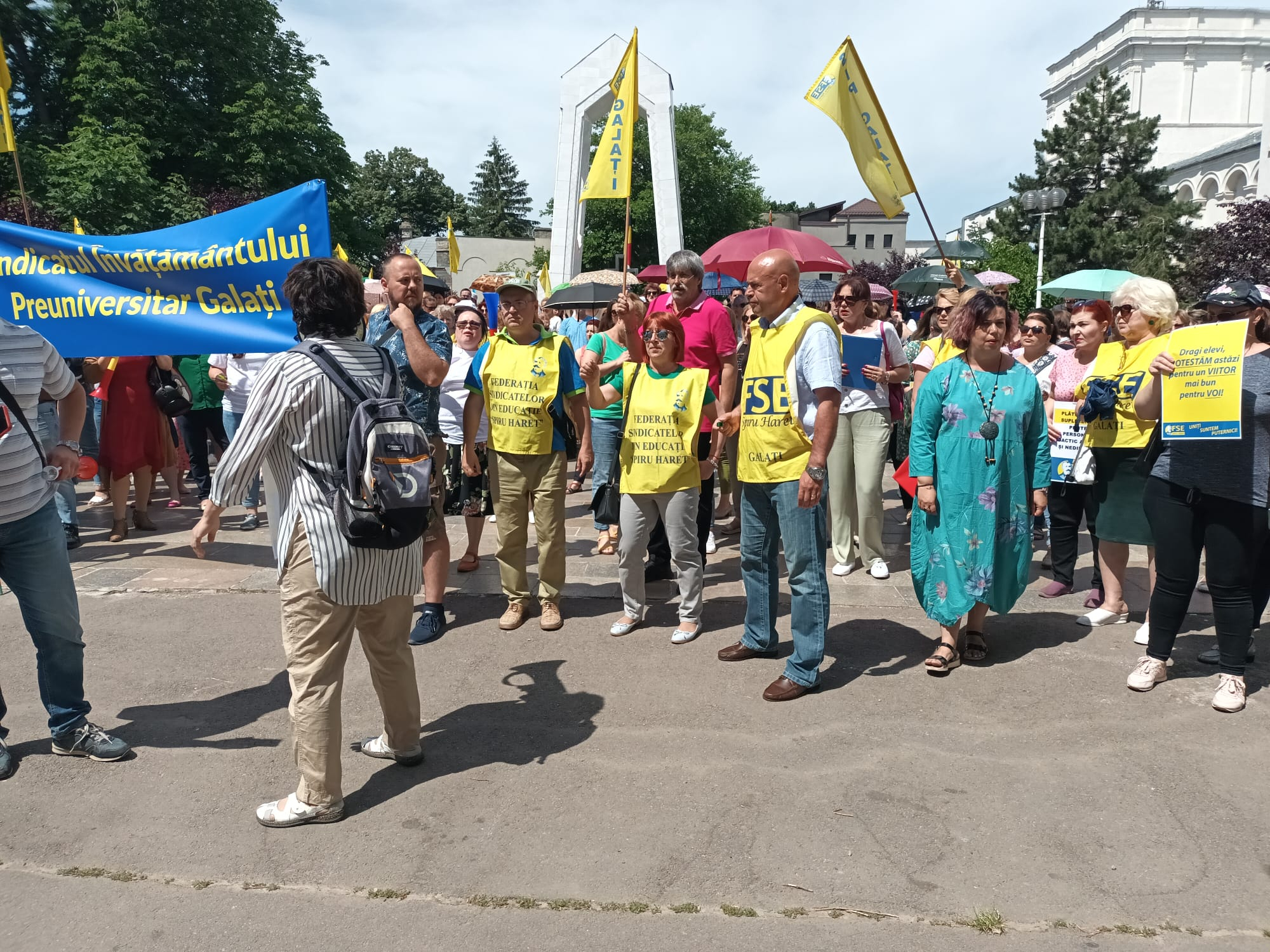 400 de angajați din învățământ, din nou în stradă la Galați (FOTO și VIDEO)