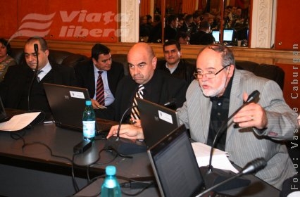 Meci nul în disputa microbuzelor, la Consiliul Local