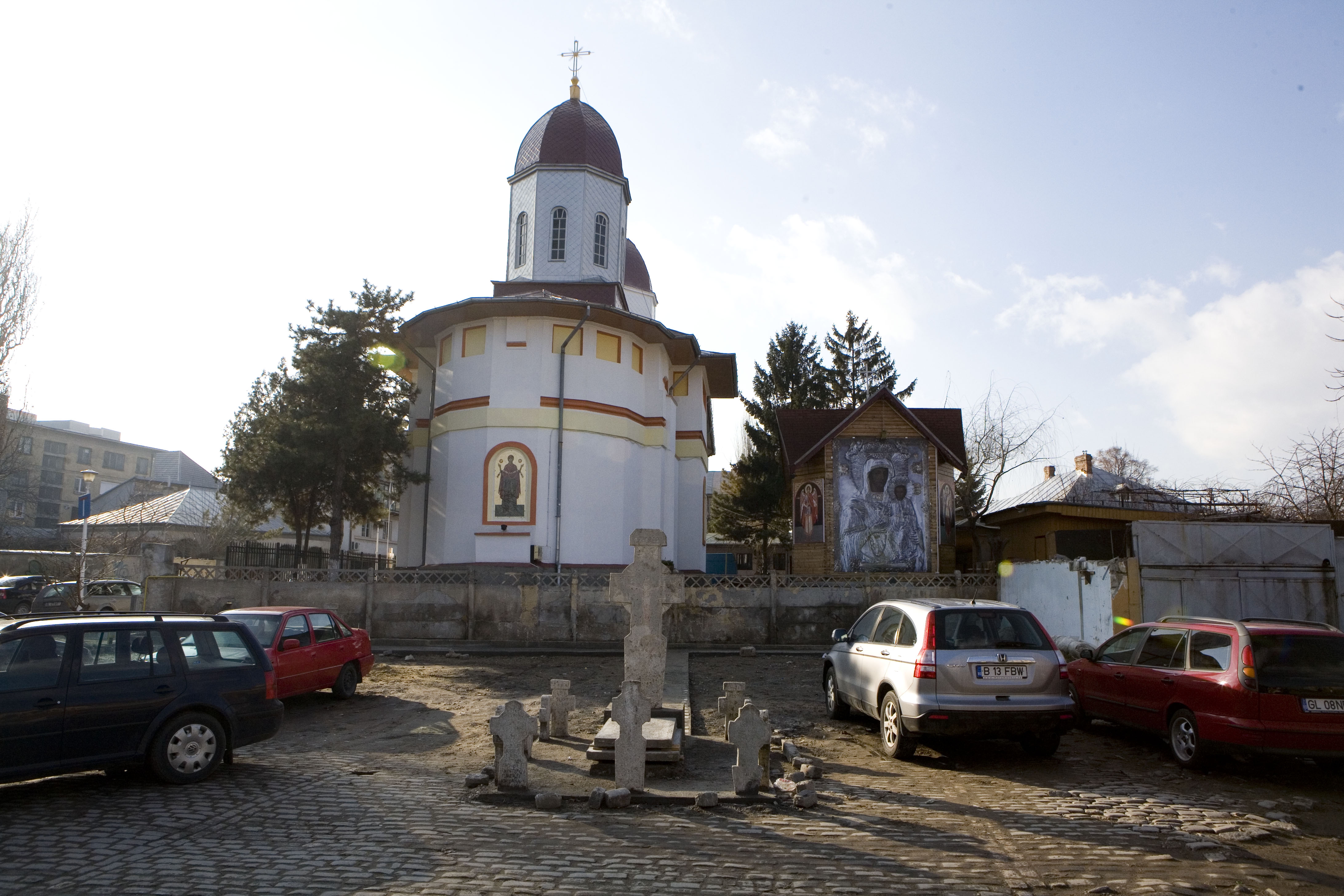 Monumentul improvizat de la Mavramol va avea soarta pizzeriei Da-Isi