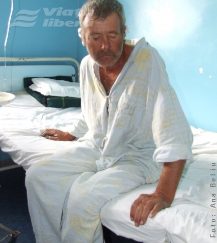 Lovit cu ghioaga de un consătean 