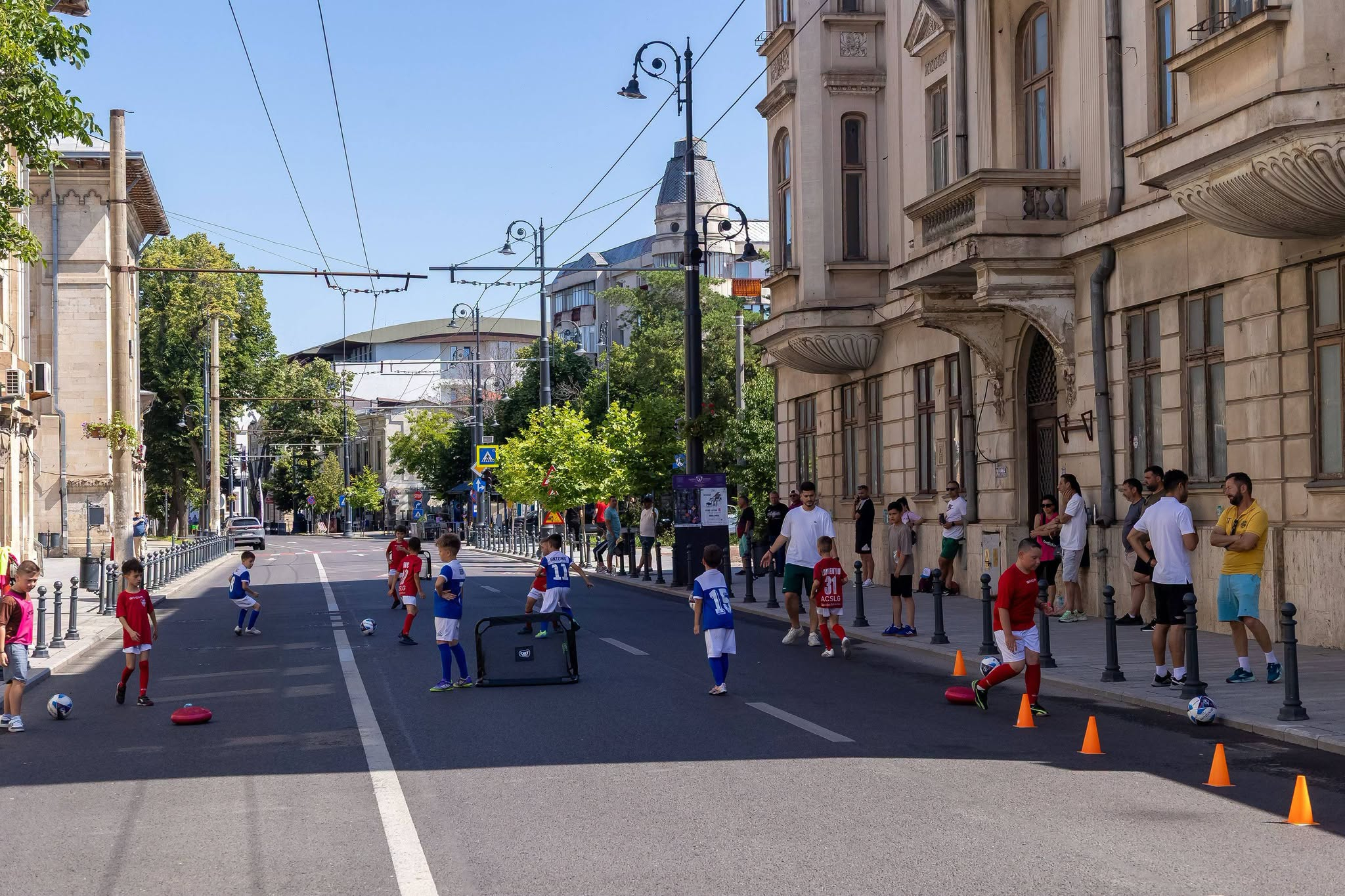 Strada Domnească va fi din nou pietonală în weekend. Restricţii de trafic şi trasee deviate