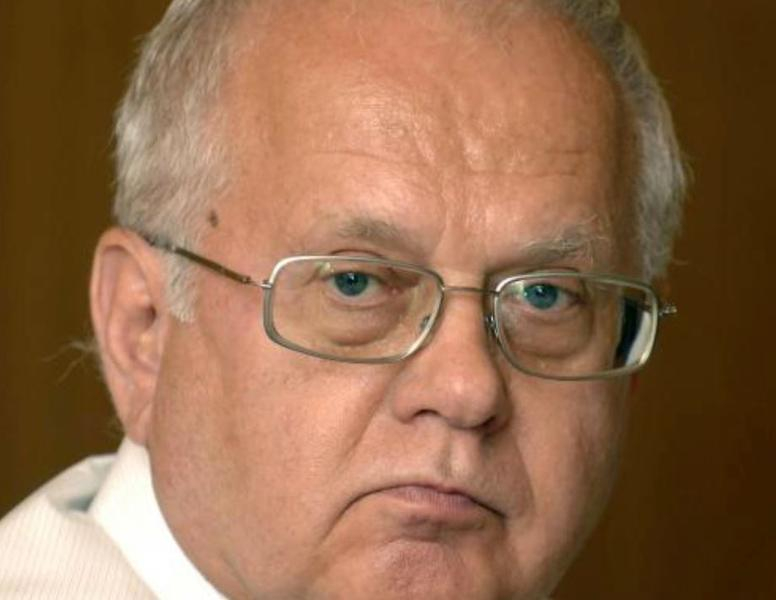 Fostul ministru al Apărării, Victor Babiuc, a încetat din viață