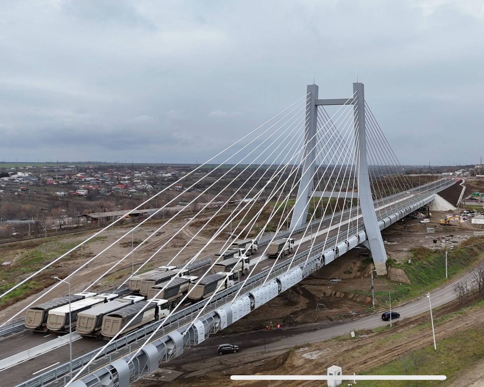 Au început testele de rezistență pentru podul hobanat