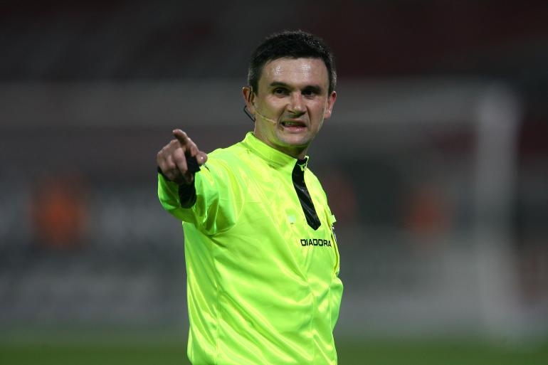Cristi Balaj arbitrează meciul Oţelului de la Ploieşti din Cupa României
