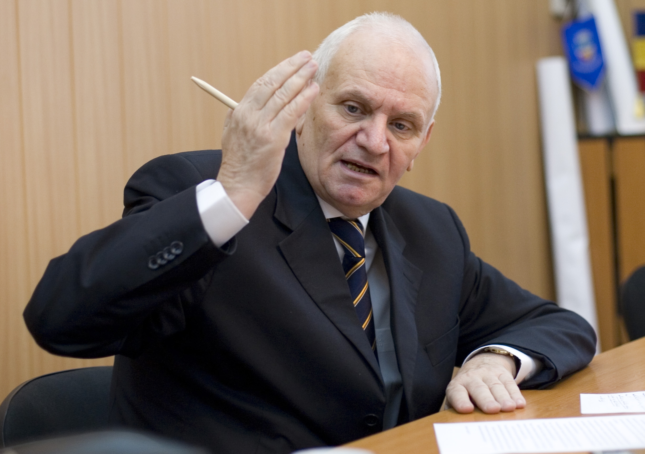 Candidatură la 69 plus - Şoc! Dumitru Nicolae mai vrea un mandat!