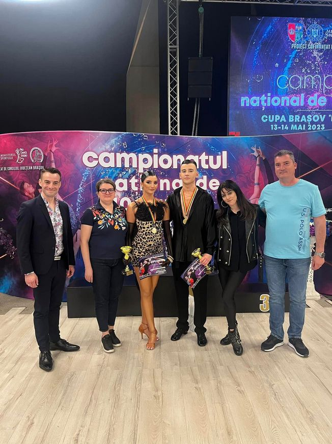 Elevă din Galaţi premiantă atât la dans, cât și la școală