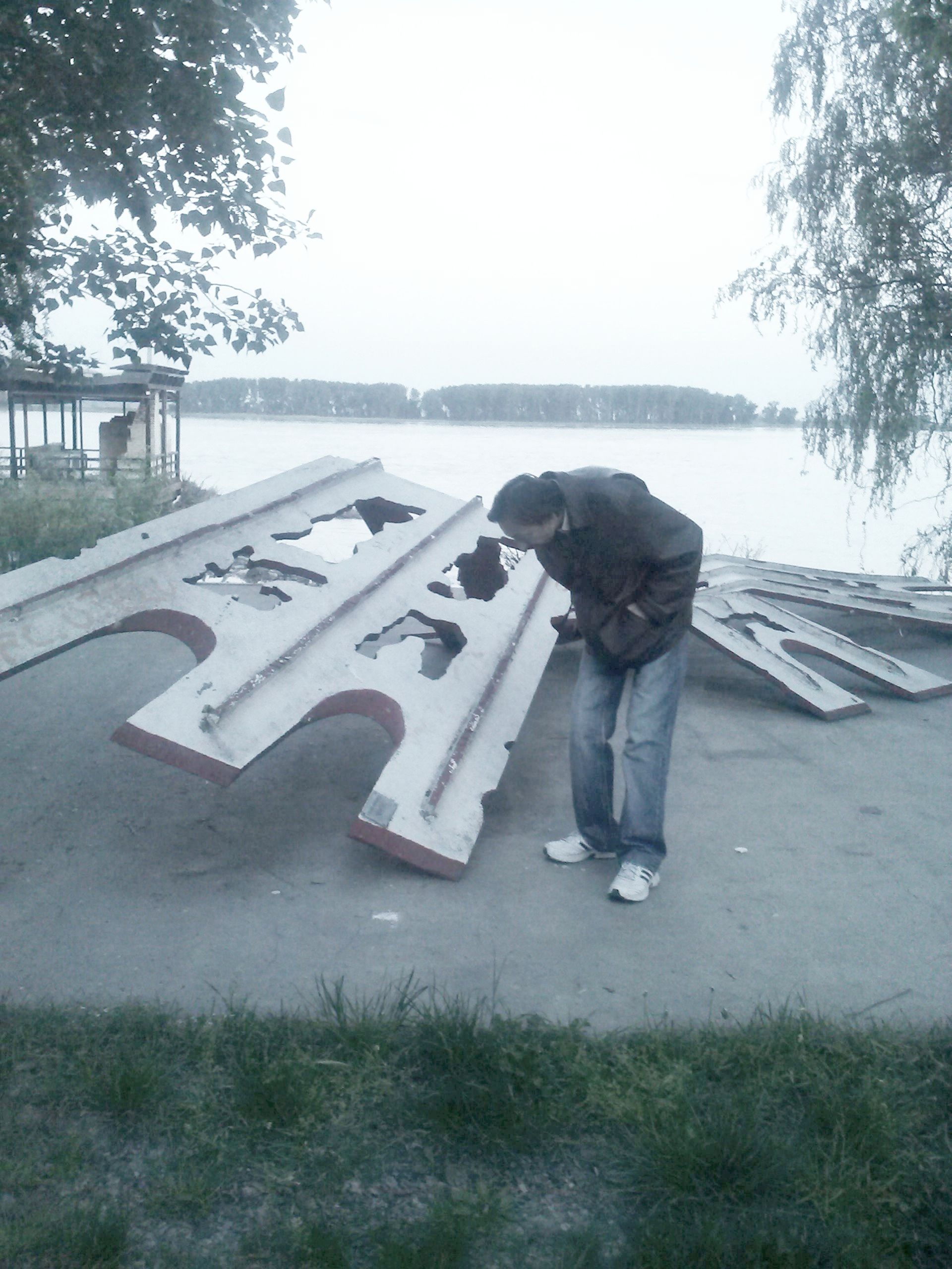 ORAŞUL „mut”: "Doar nişte sculpturi acolo şi ele"?