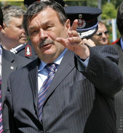 Deputatul Dobre dă sfaturi 