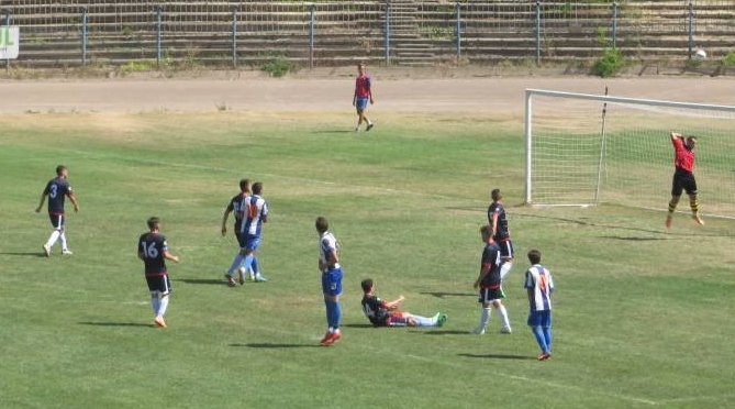 Oţelul, fosta campioană a României, a primit donaţii în... apă