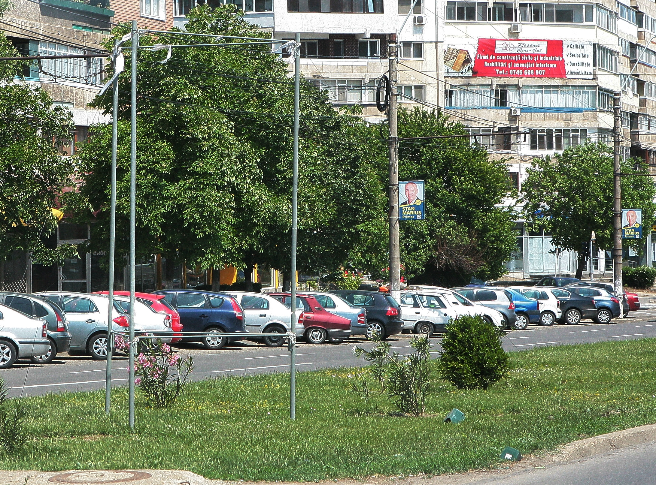 Afişele electorale, ciufulite de vânt