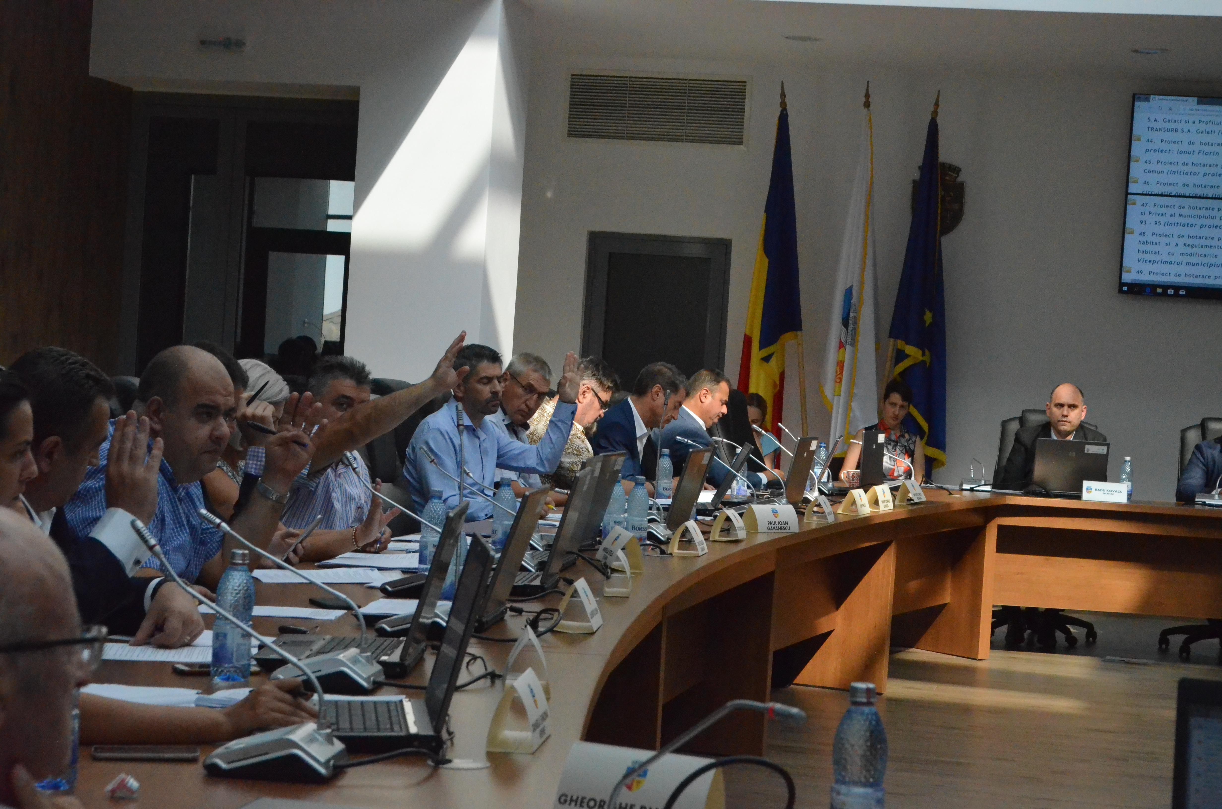 Afaceri imobiliare şi decizii controversate, în şedinţa Consiliului Local