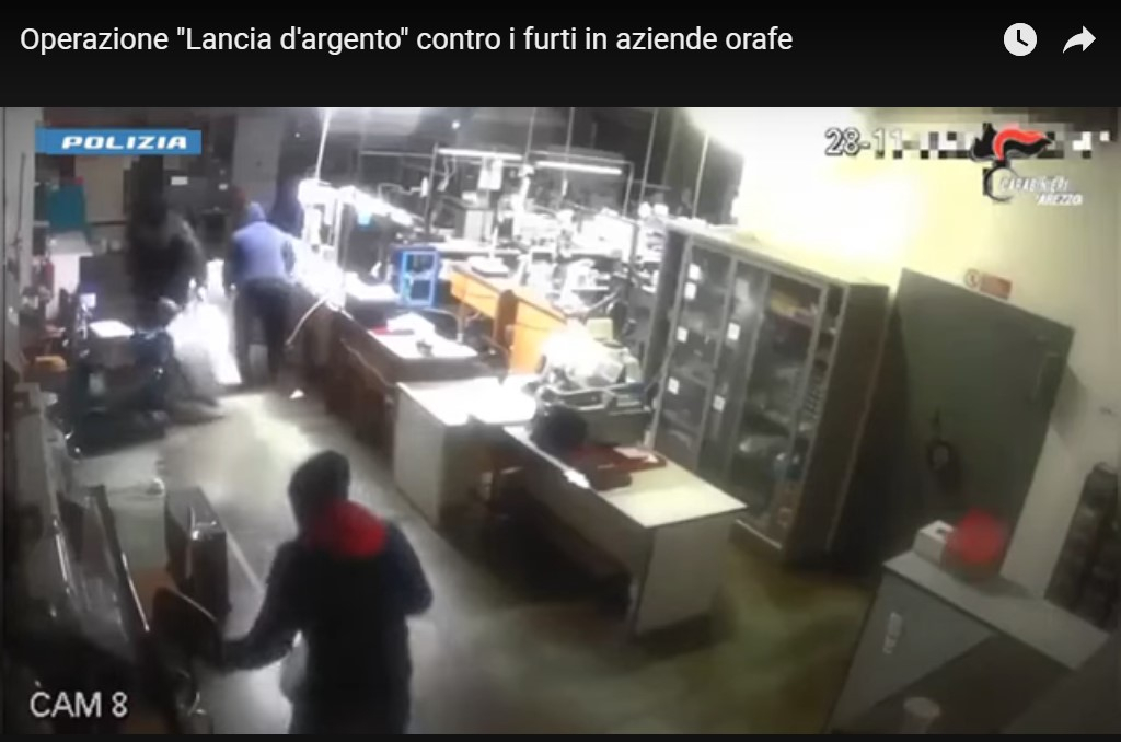 Grupare de gălățeni, arestată pentru spargeri de bijuterii în Italia