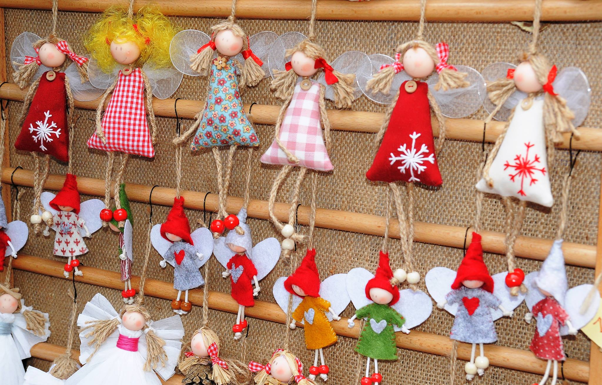 Copiii din Smârdan își deschid târgul de Crăciun