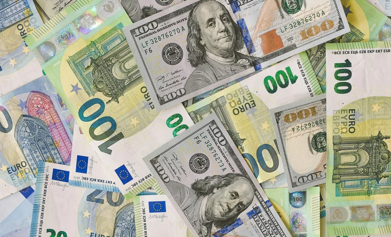 Euro încă așteaptă un nou record