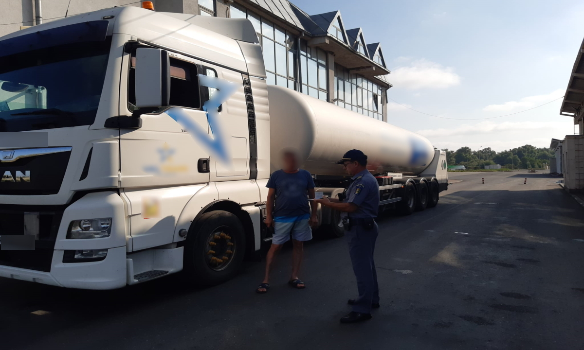 Ucrainean cu certificat fals, la volanul unui camion
