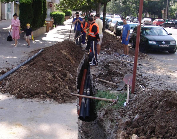 Iată cum se FURĂ APĂ la VASLUI!