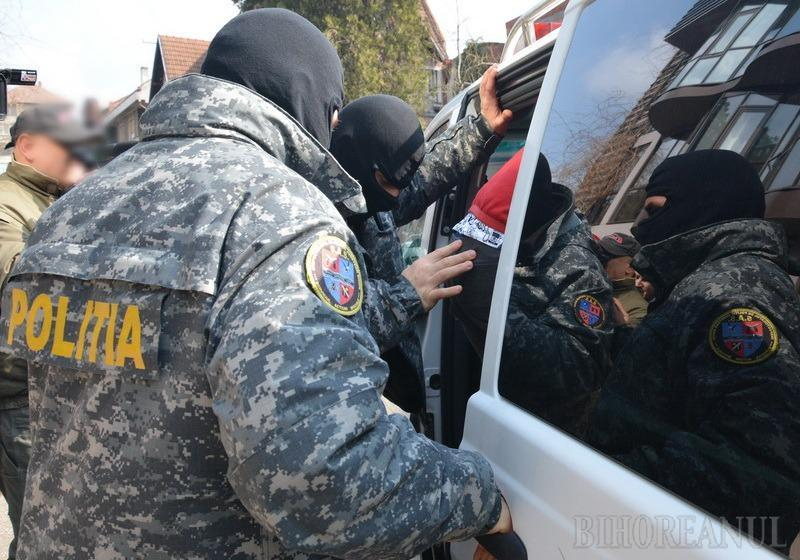 Un tâlhar fugit din arest, lăsat liber după ce a evadat