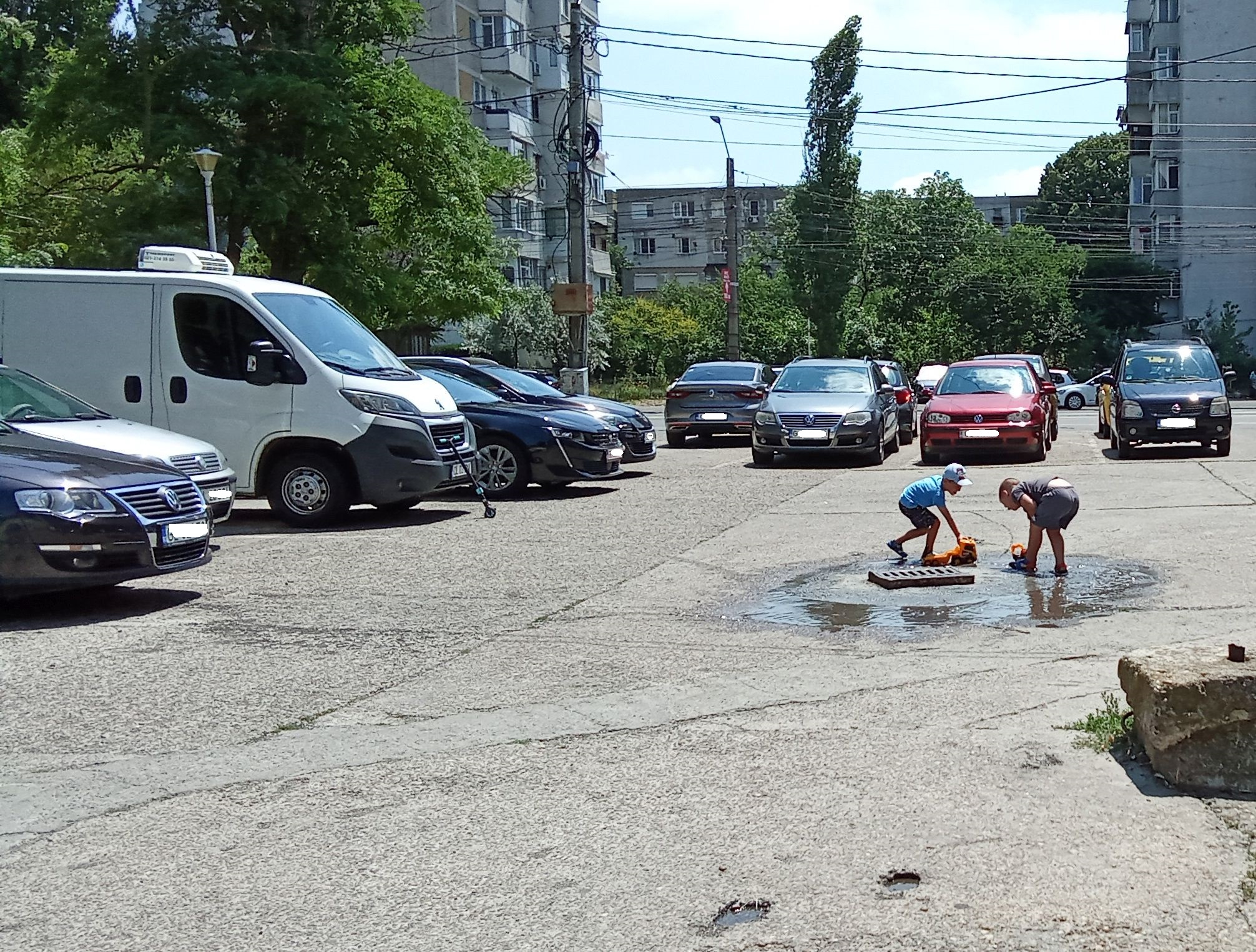 „Piscine” gratuite pentru cei mici, în Micro 19 (FOTO)