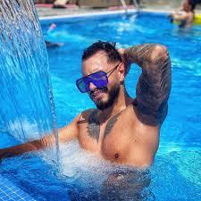 Arde, arde, dar cu poliția pe cap