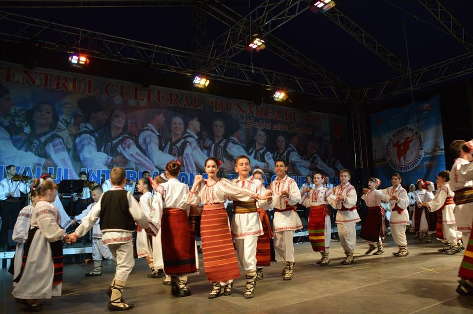 Începe FESTIVALUL INTERNAŢIONAL de folclor pentru copii "Ca la noi la Covurlui"