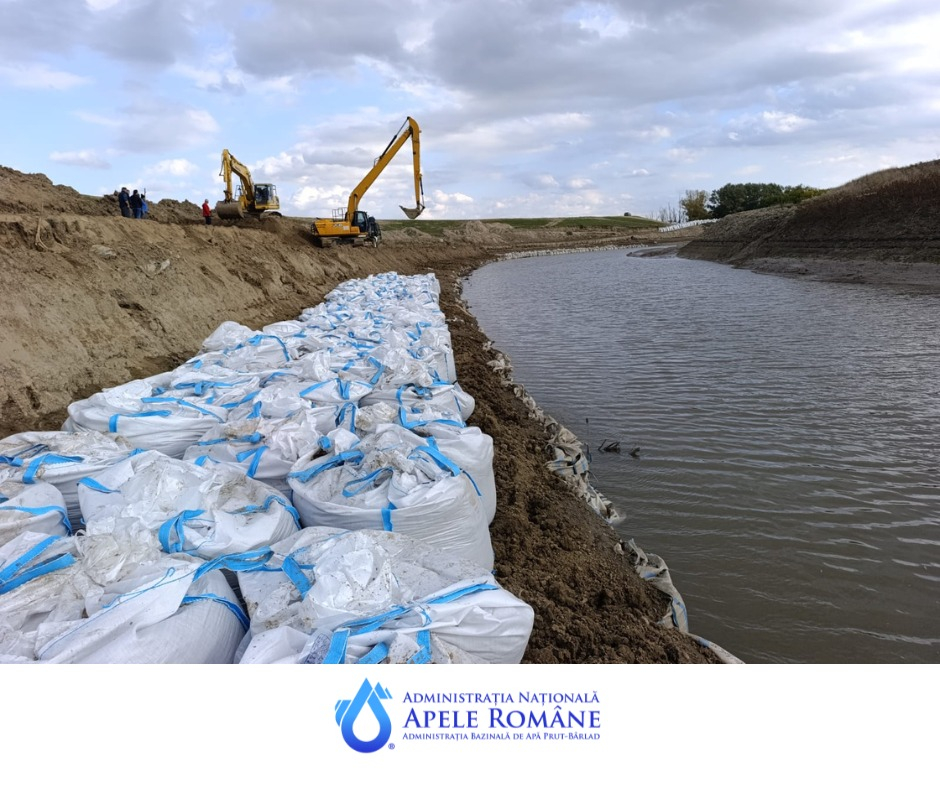 Lucrări pe malul stâng al râului Geru, la Independența