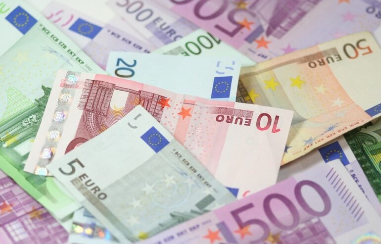 Euro a revenit la pragul de 5,21 lei, în ciuda eforturilor BNR