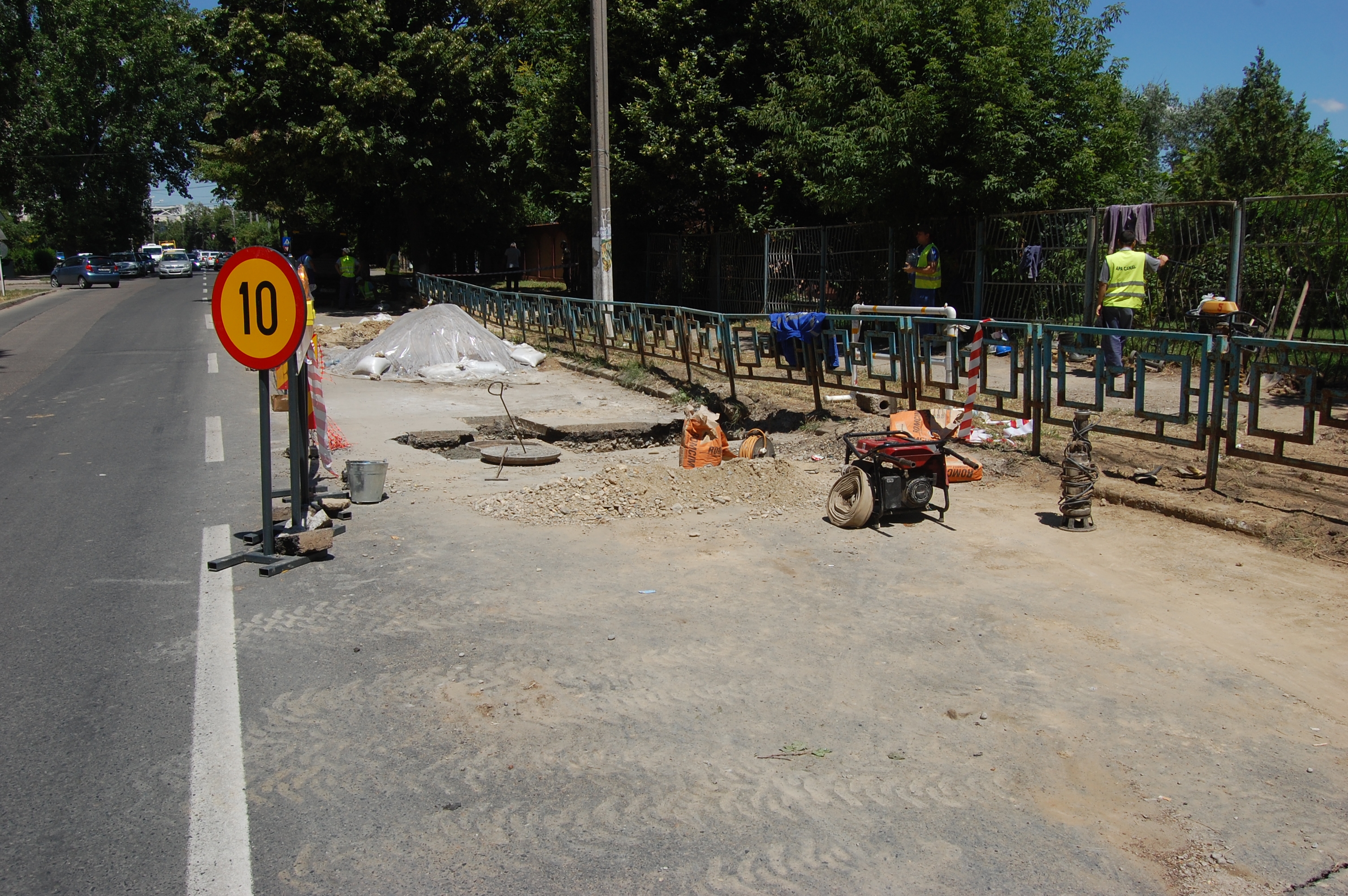 MAŞINILE grele au INTERDICŢIE în zona Liceului Sportiv/ Cauza: SURPĂRILE 