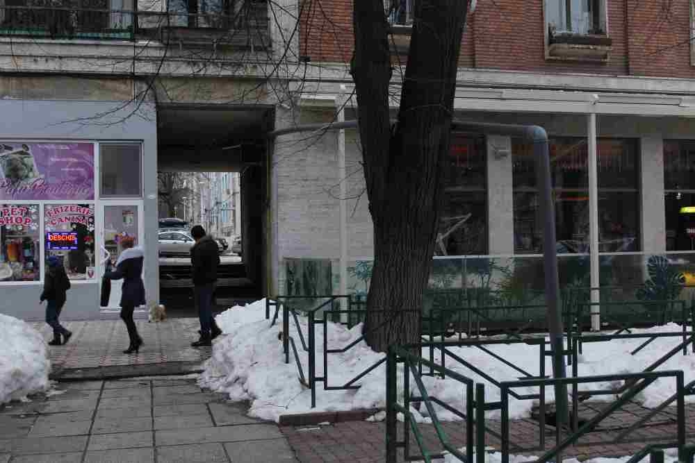 UPDATE IREAL. Canalizare aeriană fără aviz, în buricul târgului | S-au gospodărit cum au ştiut, după o avarie (FOTO și VIDEO)