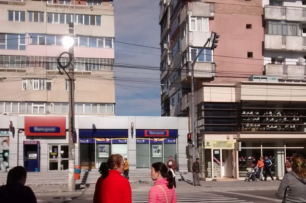 Trafic aglomerat | NOILE SEMAFOARE le dau bătăi de cap gălăţenilor