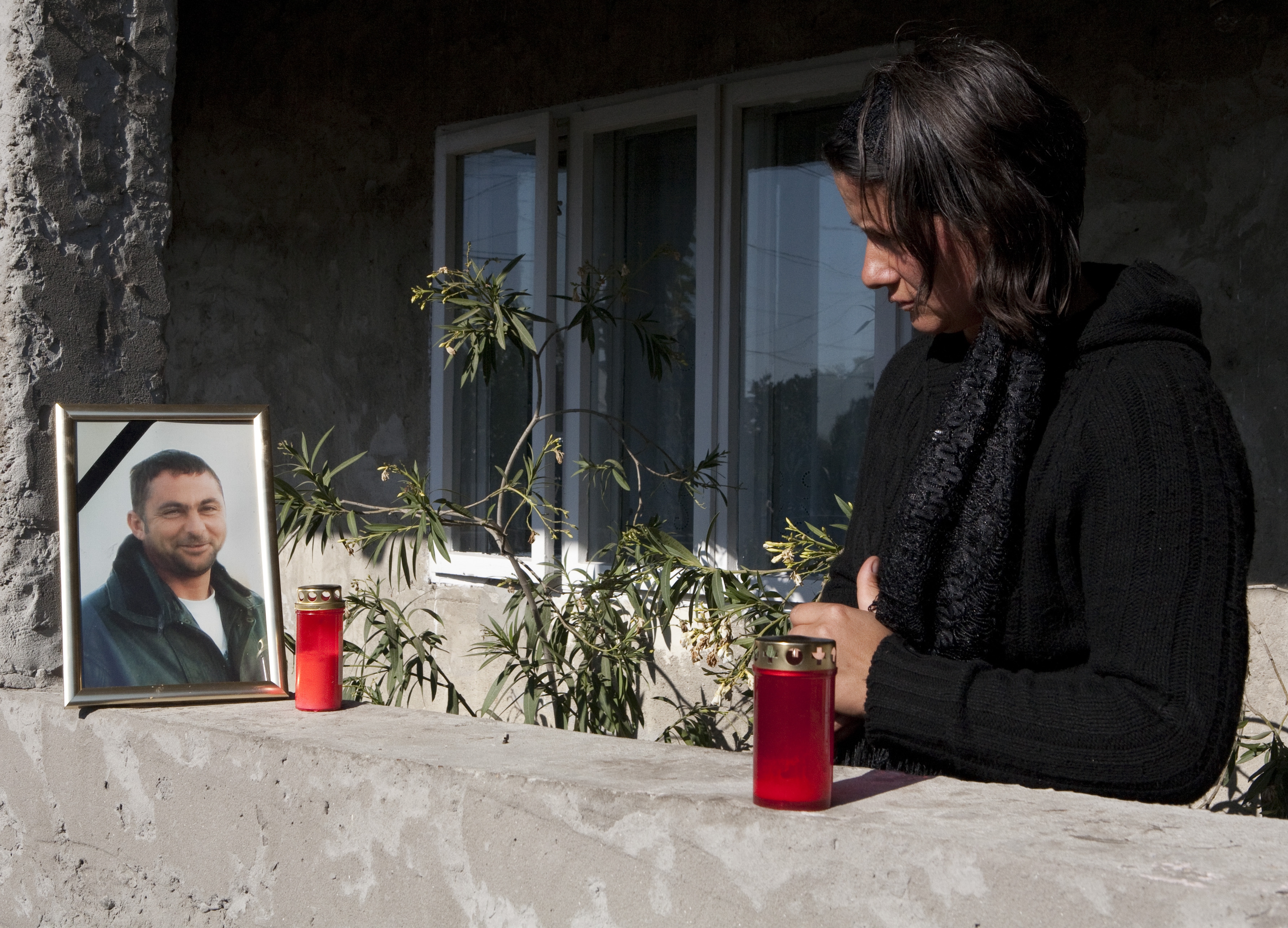 Un bărbat de 40 de ani a murit în salvare, după ce medicii l-au plimbat între spitale timp de trei zile