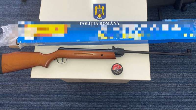 Arme neletale vândute ilegal pe o platformă online