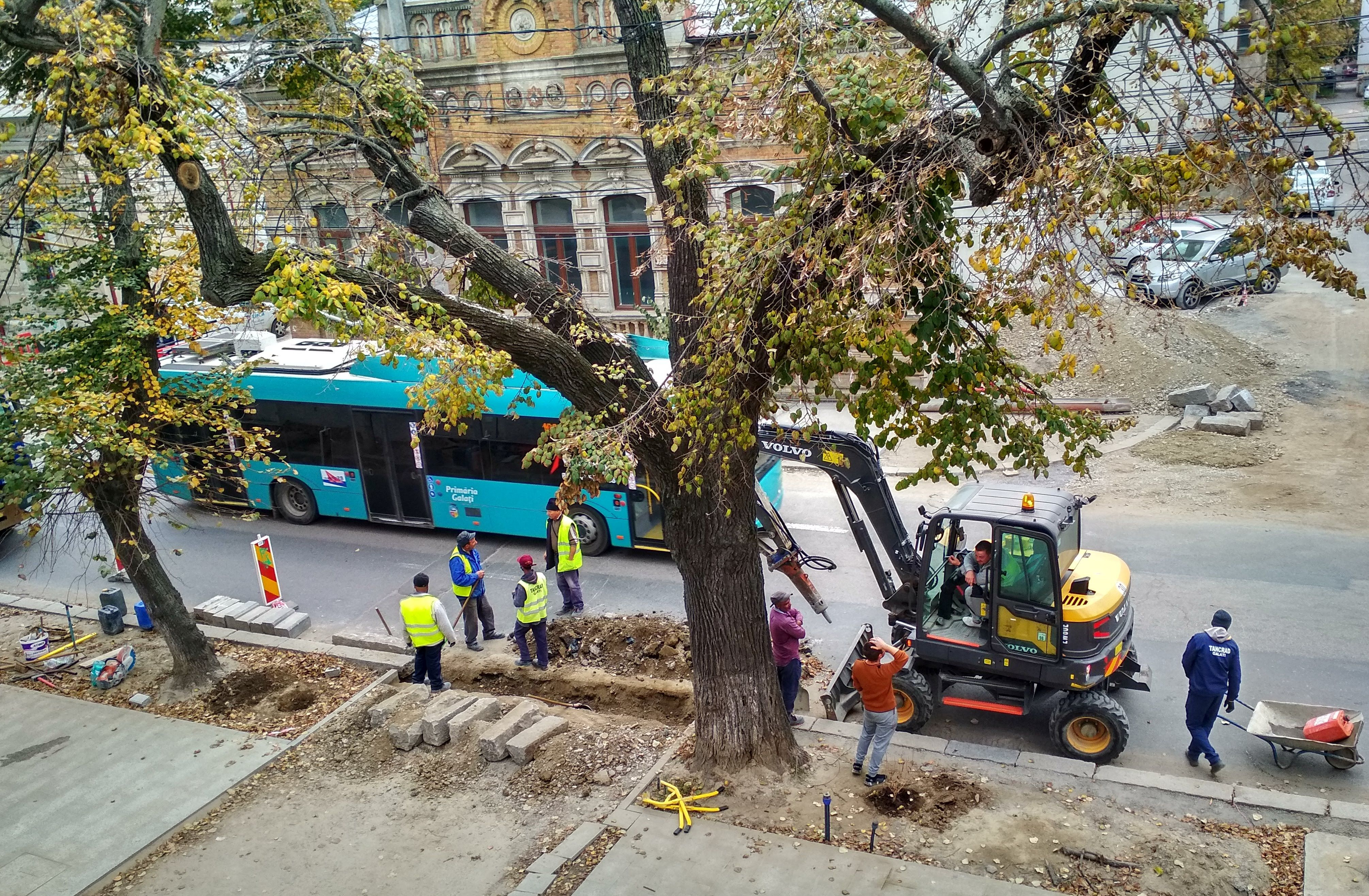 Cum s-a jucat „alba-neagra” cu borduri, pe strada Domnească. Odiseea granitului istoric din centrul orașului (FOTO)
