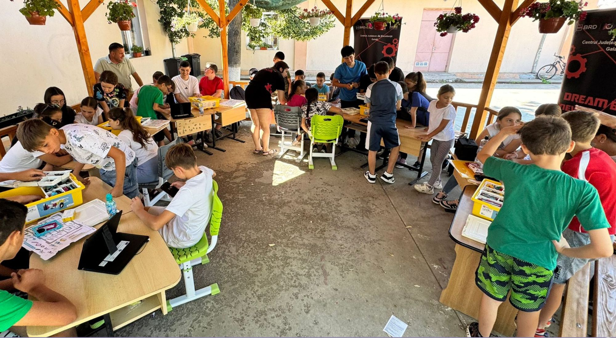 Teatru de păpuși inovator, la o şcoală din judeţul Galaţi