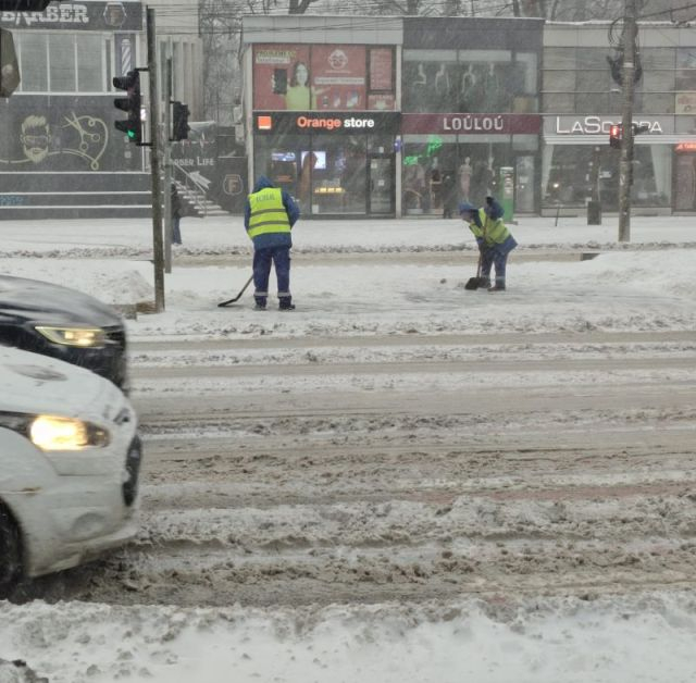 Cum se intervine pentru deszăpezire în municipiul Galaţi: cetăţenii, sfătuiţi să folosească transportul public
