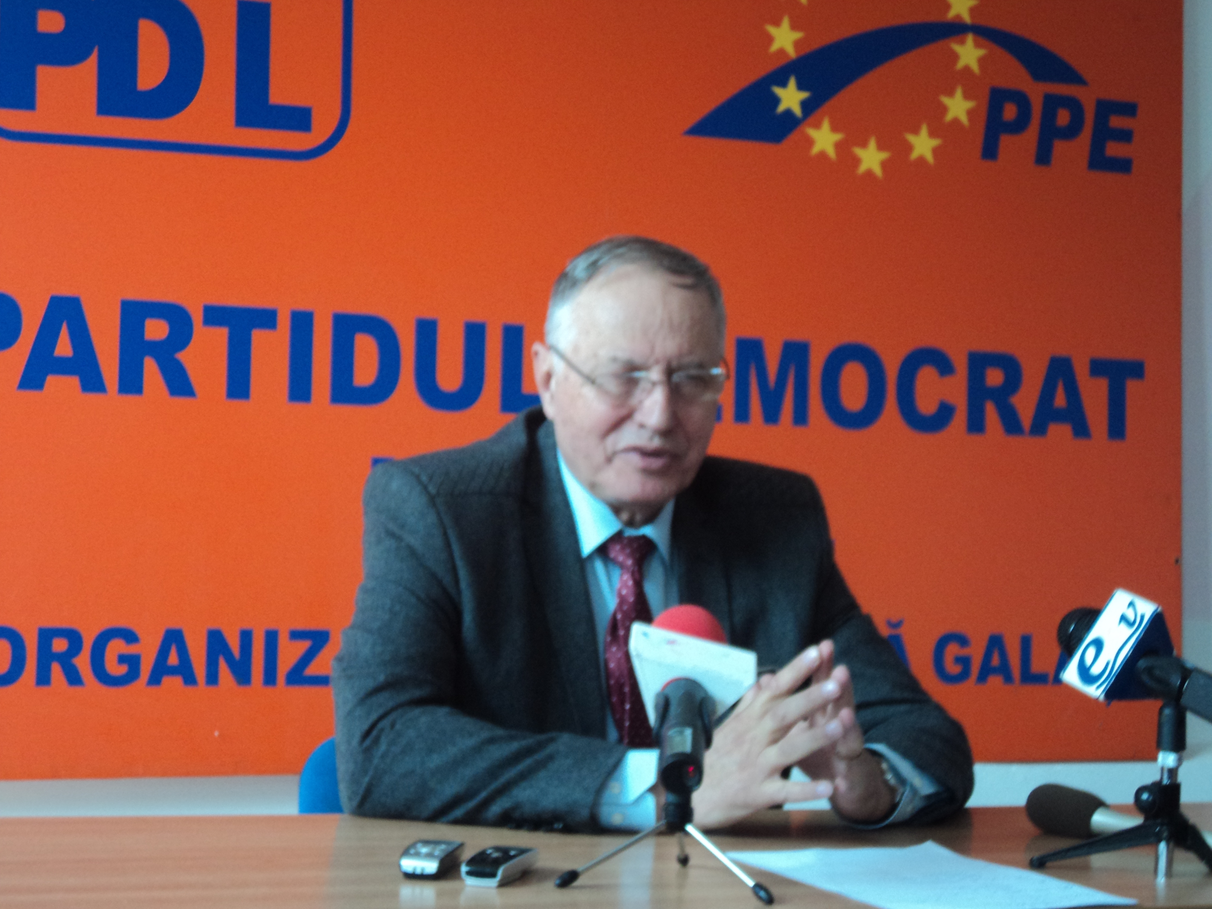 Plecări în masă de la PDL la PMP. Toader se plânge că i se racolează oamenii