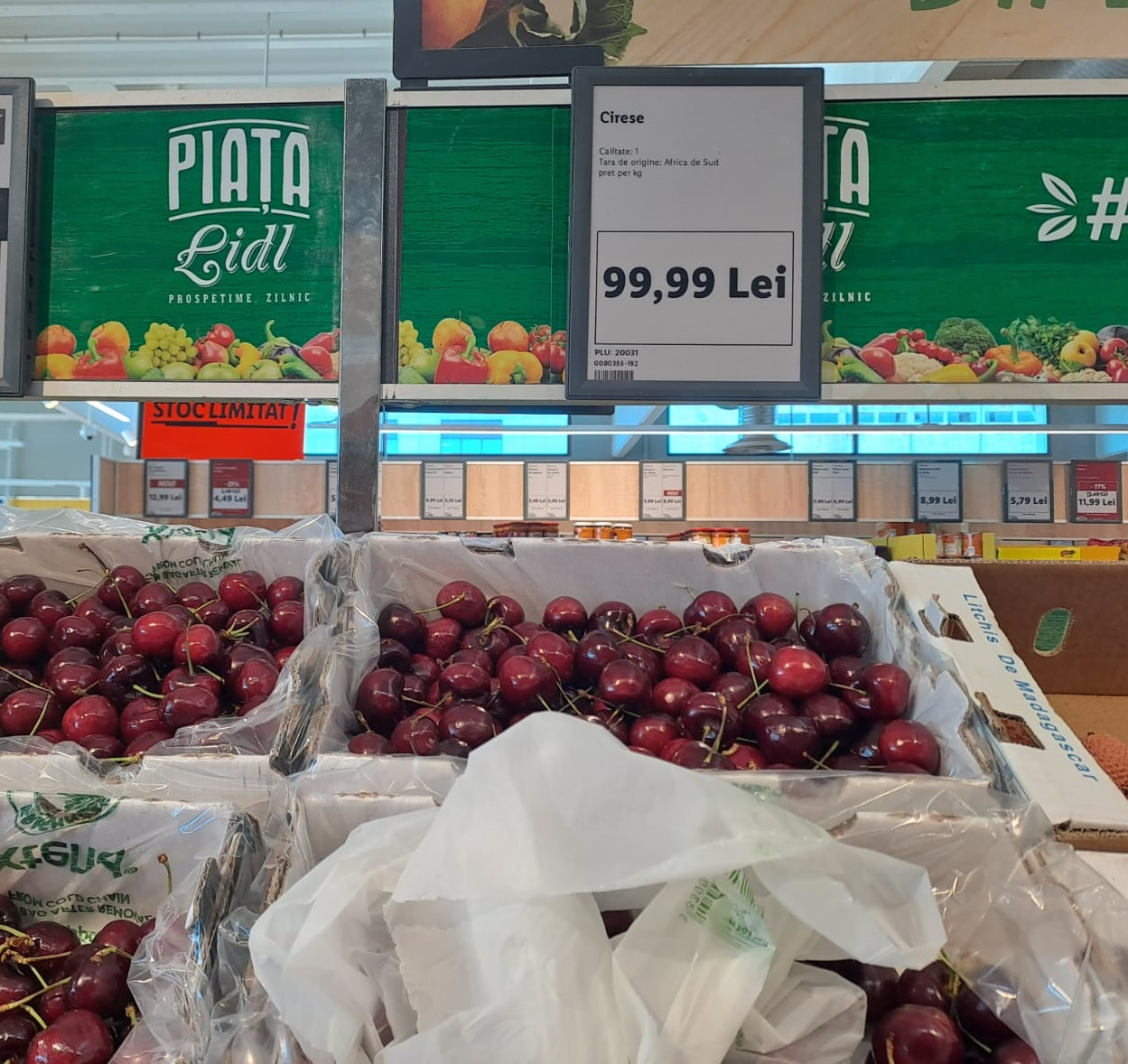 Poza zilei. A apărut în magazine "aurul roşu" cu preţ de platină