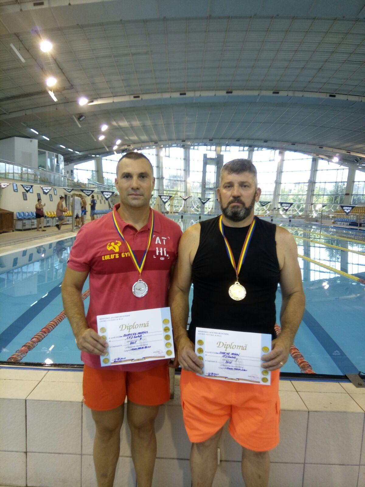 Poliţiştii gălăţeni, CAMPIONI la înot