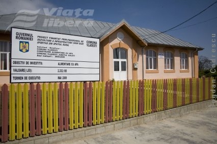 Ca din revistă - Şcoala din Vlădeşti 