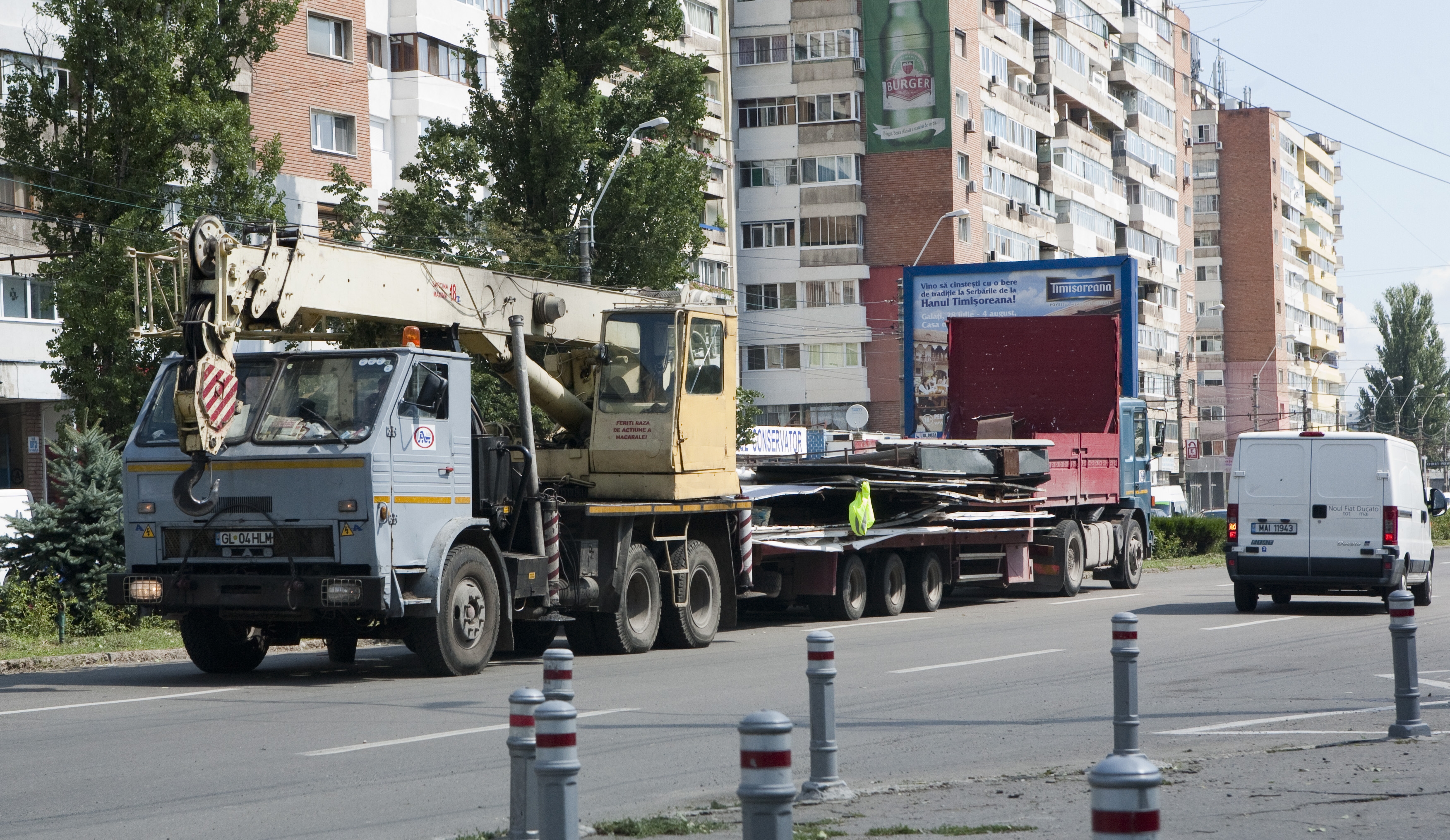 Galaţiul scapă de 70 de panouri publicitare ilegale