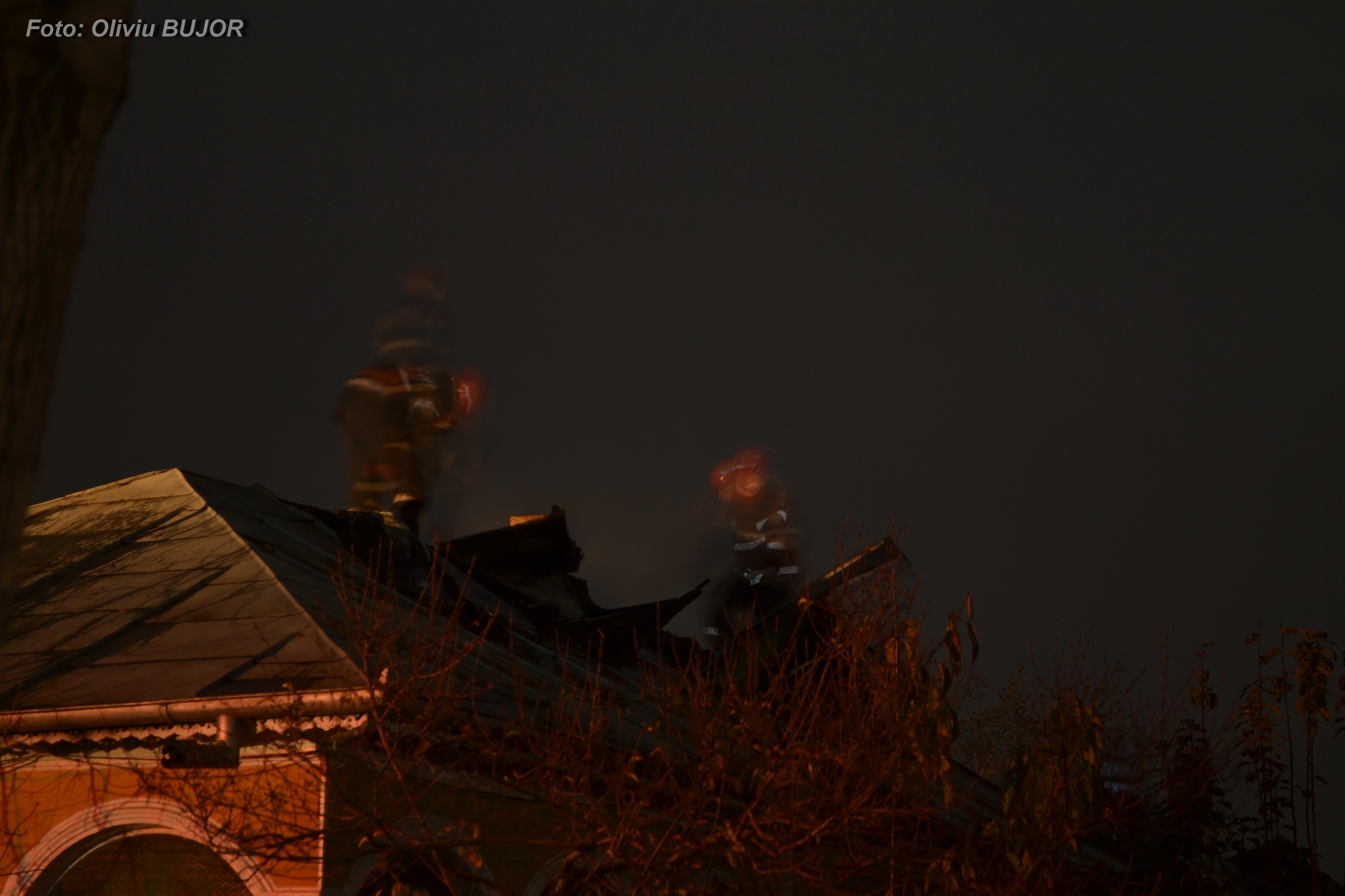 Frigul determină incendii în judeţul Galaţi. Două case şi o magazie au luat foc în ultimele zile