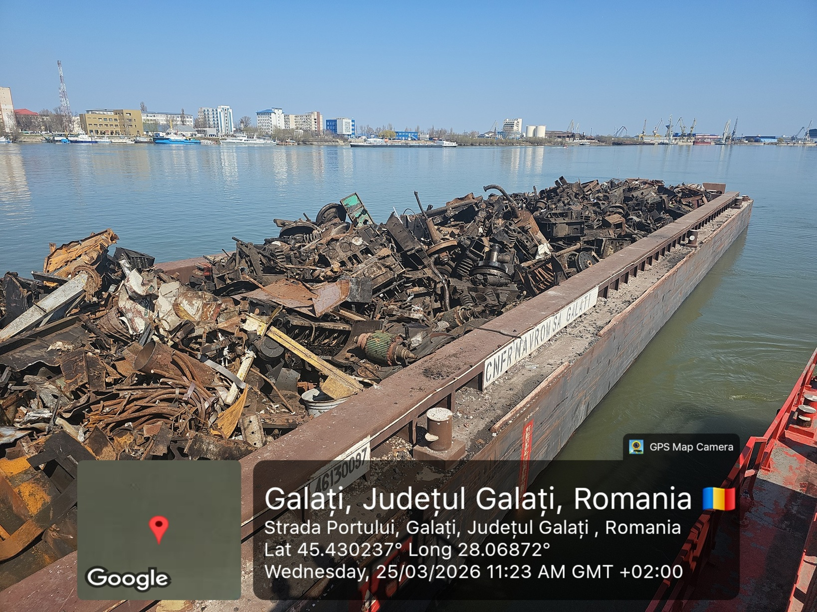 Transport maritim de deșeuri, oprit în Portul Galați