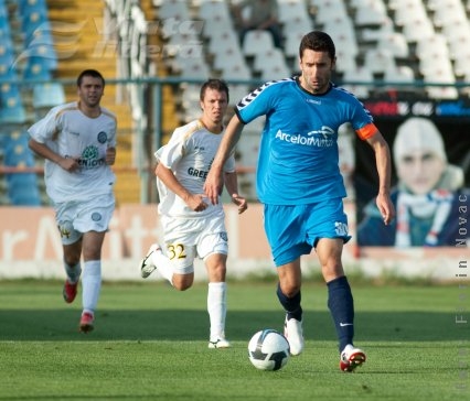 Gabi Paraschiv arată vestiarul cu degetul